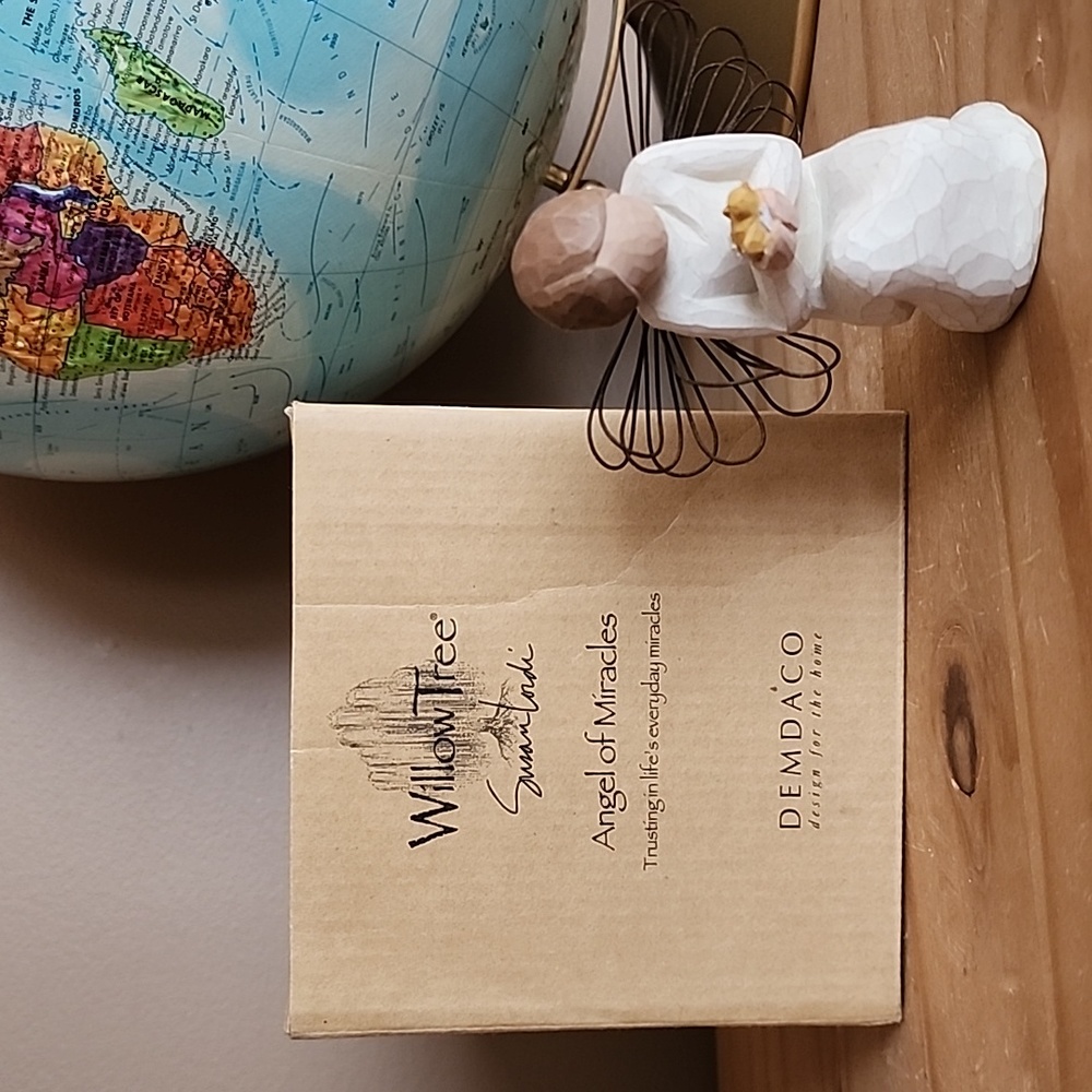 Vintage 2002 Willow Tree Angel of Miracles
